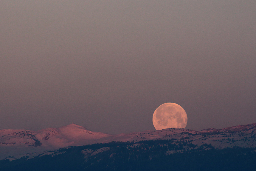 coucher de lune sur les monts Jura julien arbez